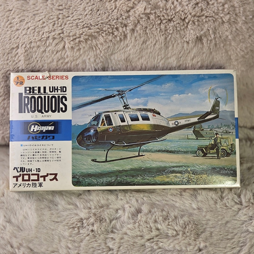Hasegawa 1/72 Bell UH-1D Iroquois U.S. Army Helicopter Model Kit‎ JS-013 Vintage